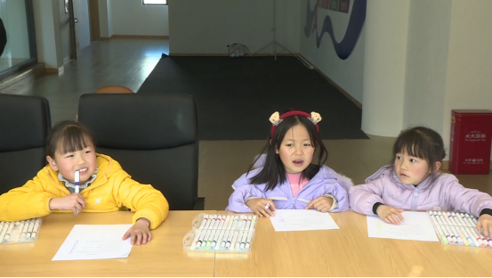 市图书馆开展“专注力小达人”活动