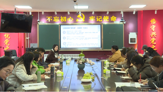 理解与联结 守护青春成长 林芝市八一中学开展青春期心理与家校沟通专题讲座